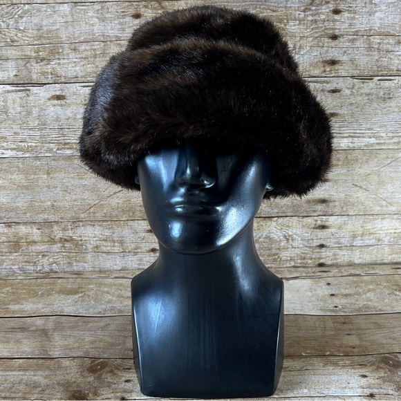 Luxurious One Size Womens Brown Fur Hat - Picture 5 of 11